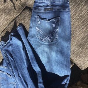 Cowgirl Tuff blue jeans 32 x 35